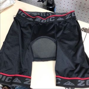 Zoic essential liner